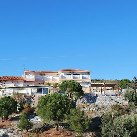 Blue Bay Hotel Charamida Extérieur photo