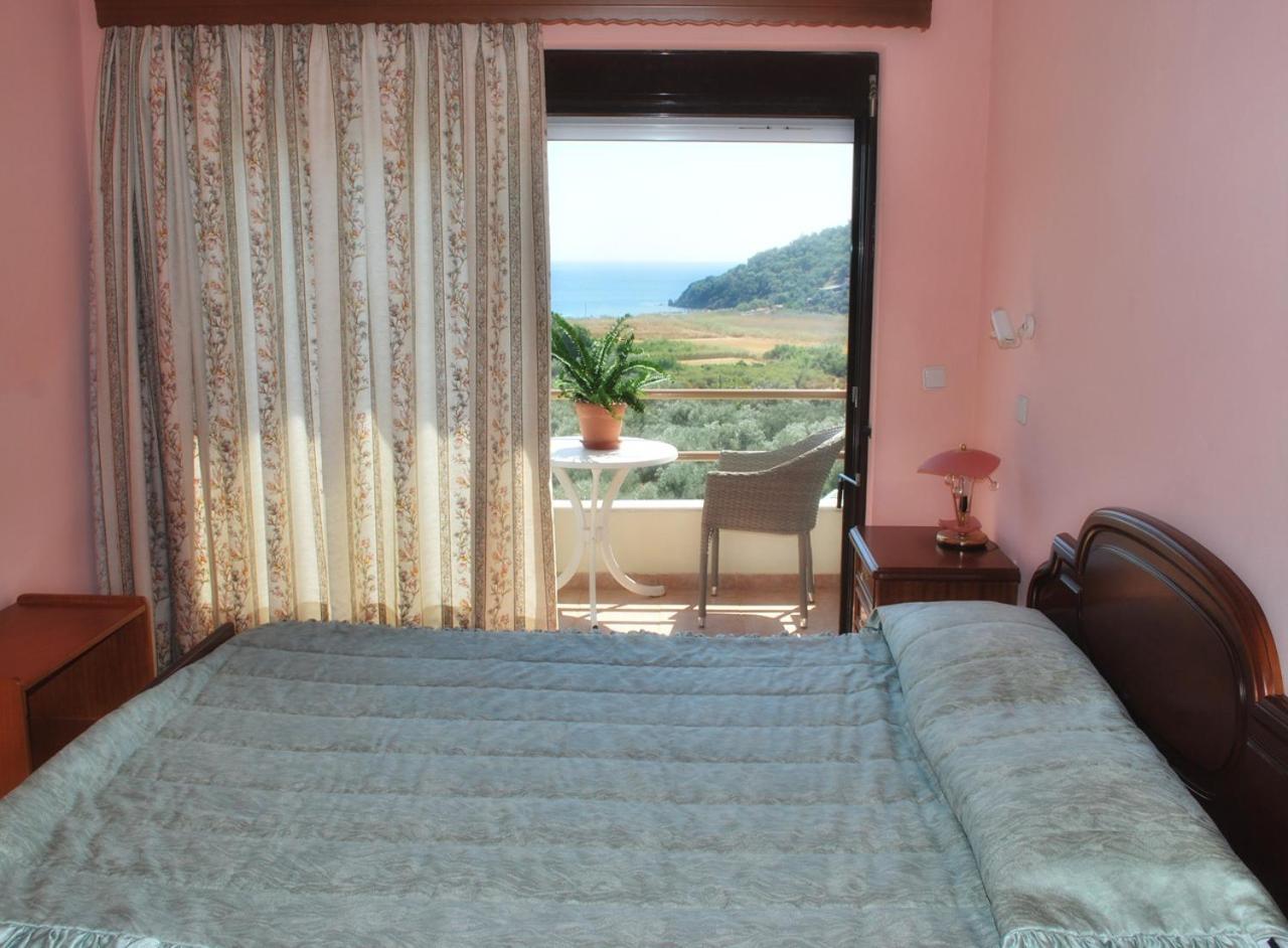 Blue Bay Hotel Charamida Extérieur photo