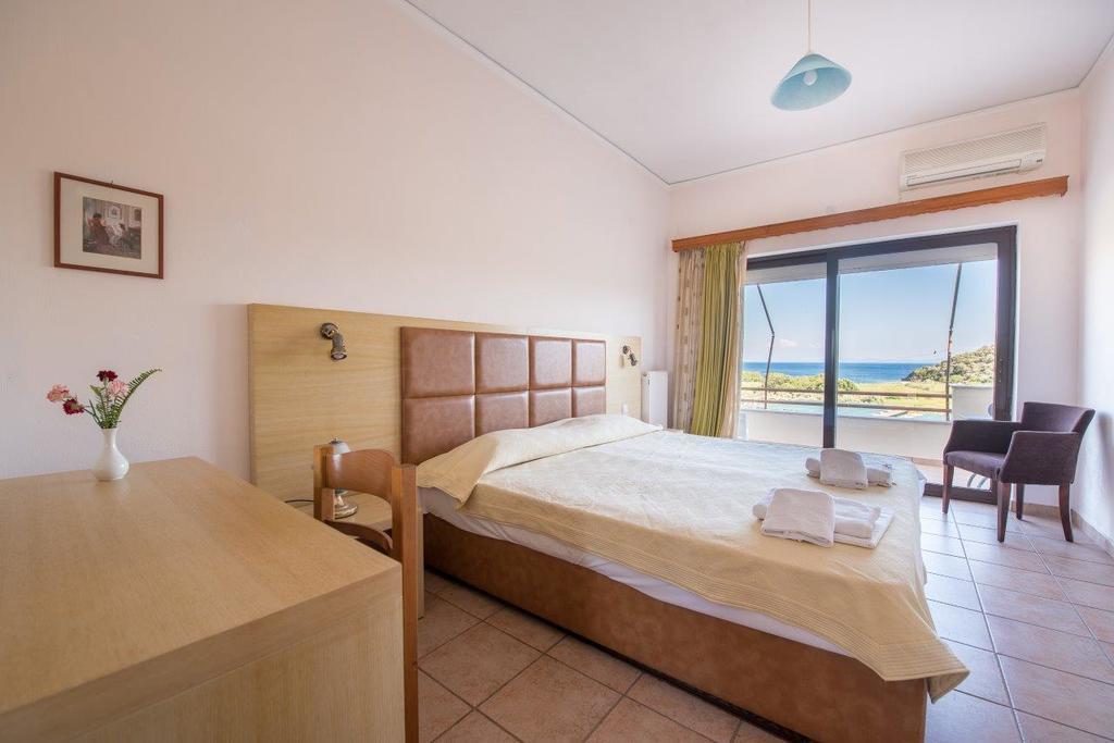 Blue Bay Hotel Charamida Extérieur photo