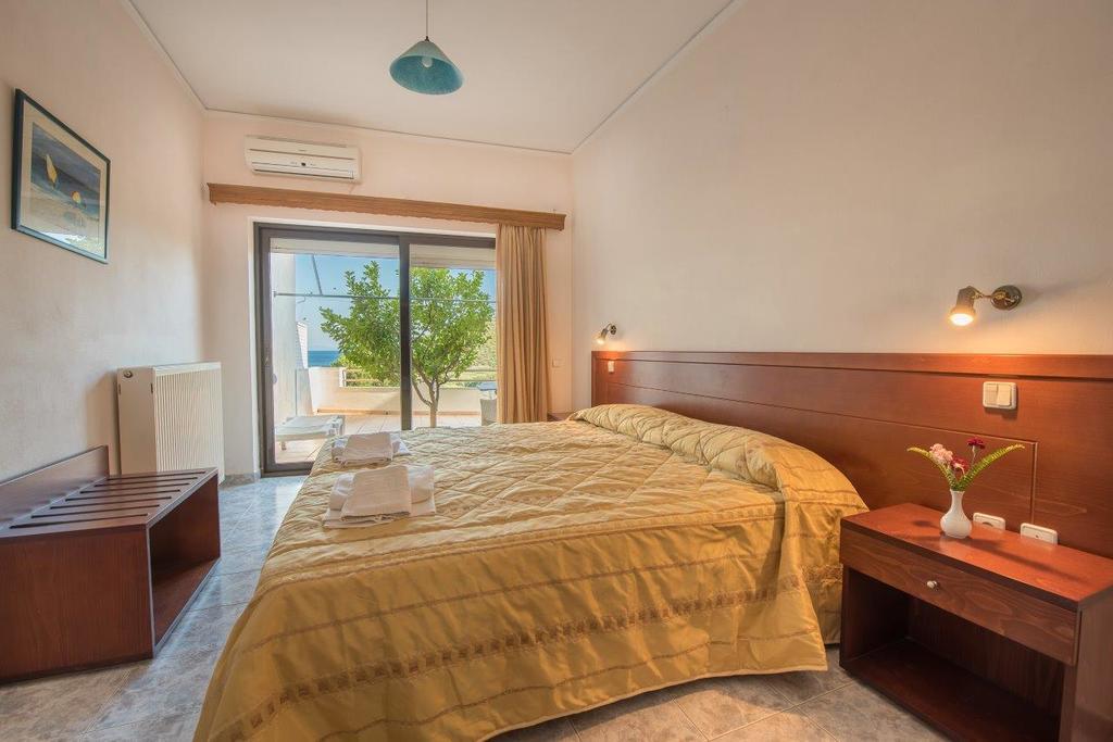 Blue Bay Hotel Charamida Extérieur photo