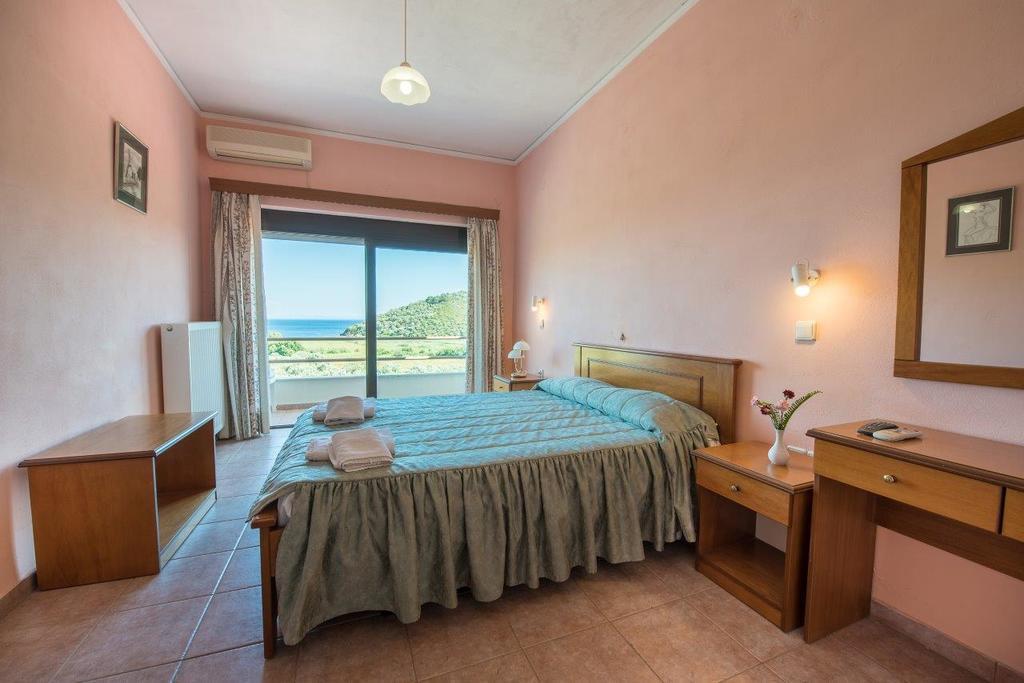 Blue Bay Hotel Charamida Extérieur photo